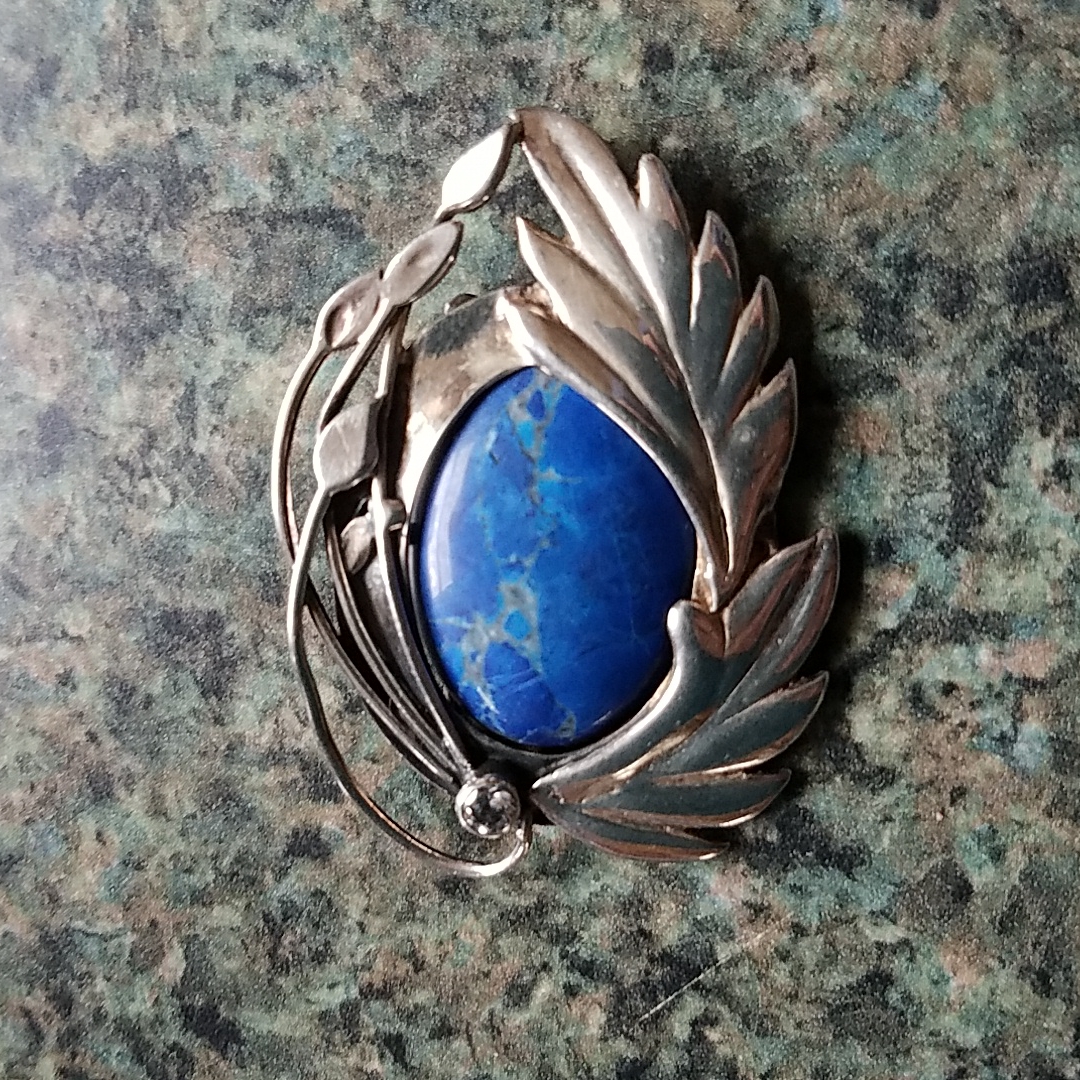 Sterling Leaf BrouchPin With Blue Stone 110$